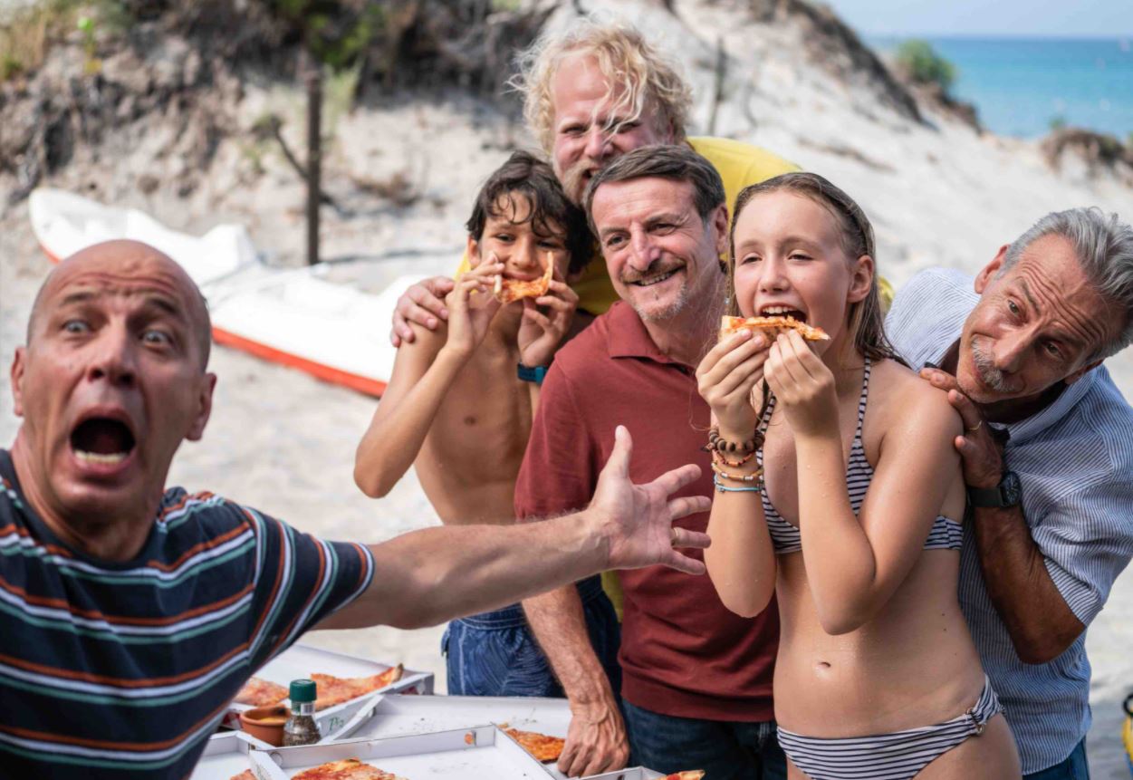 Programmi TV di stasera, venerdì 25 marzo 2022. Su Canale5 Odio l’estate, su Rai3 Parasite