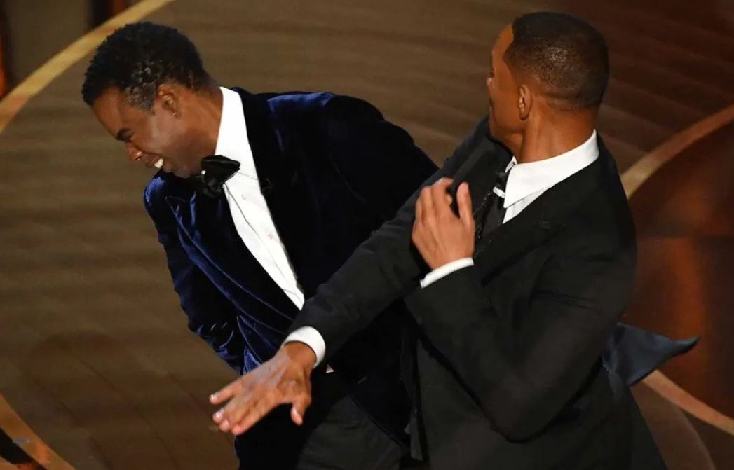 Oscar con fuori programma: Will Smith dà un pugno in diretta a Chris Rock (Video). Ecco tutti i vincitori