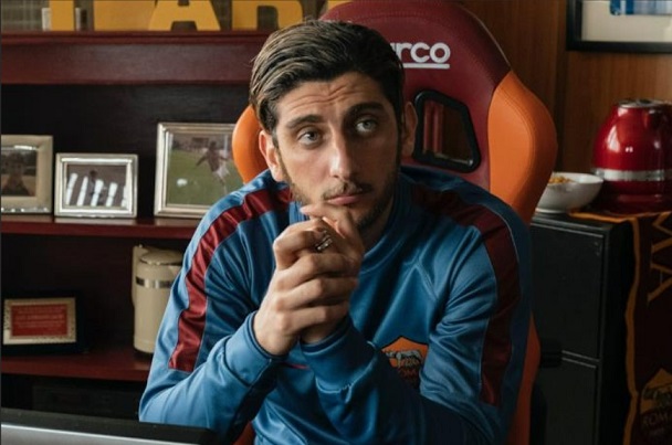 Programmi TV di stasera, mercoledì 30 marzo 2022. Arriva in chiaro su Tv8 ‘Speravo De Morì Prima’, la serie su Francesco Totti