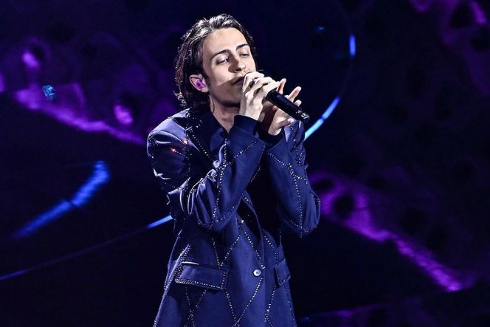 Classifica Fimi: Sangiovanni conquista il podio, Tananai raddoppia. Irama batte Cremonini negli album