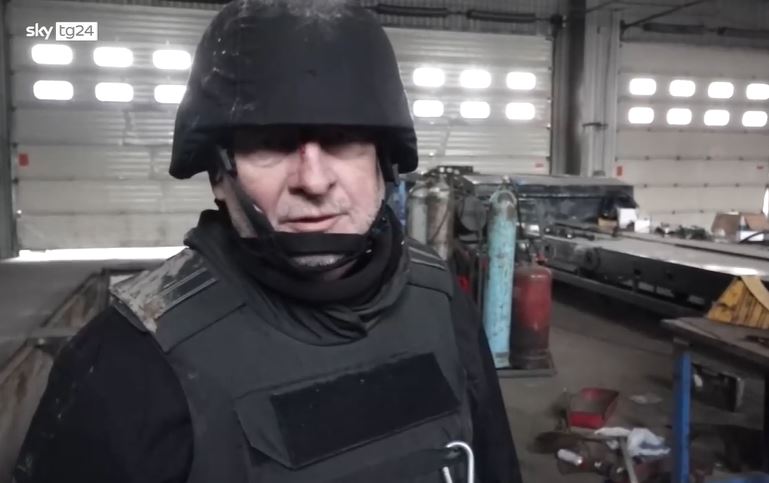 Troupe di Sky News aggredita dai russi vicino a Kiev