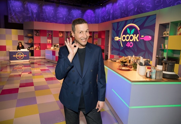 Cook 40′ è la nuova sfida ai fornelli di Rai 2. Conduce Alessandro Greco