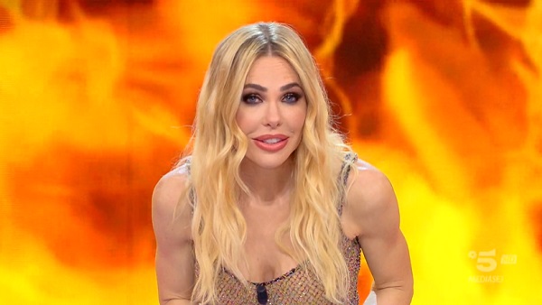 Canale 5 cambia: Big Show anticipa al giovedì, L’Isola al venerdì contro la prima di The Band