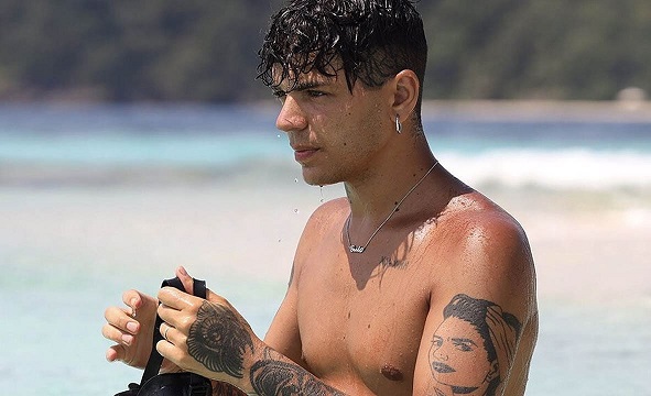 La mamma del ‘naufrago’ Blind gli fa causa per gli alimenti