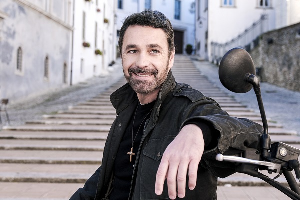 Programmi TV di stasera, giovedì 28 aprile 2022. A ‘Don Matteo’ arriva Raoul Bova