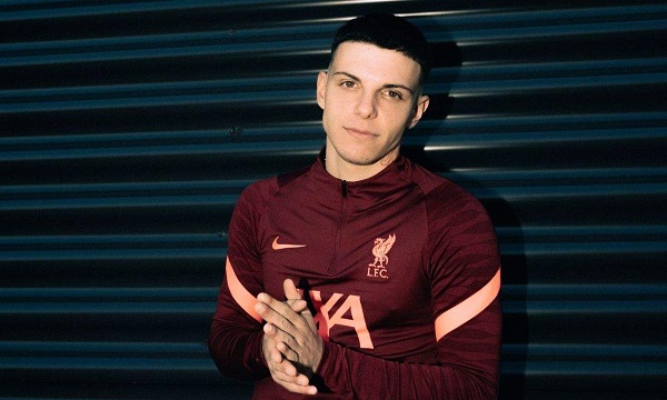 Classifica Fimi: ‘Shakerando’ di Rhove raggiunge la vetta tra i singoli. Negli album Lazza è ancora primo, Sangiovanni cala al sesto posto