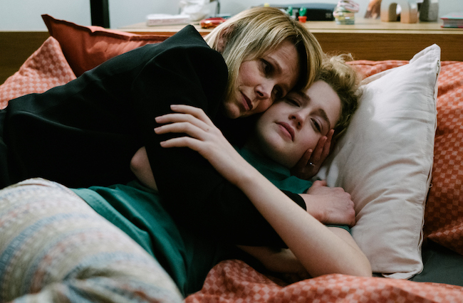 Ascolti TV | Martedì 5 Aprile 2022. Studio Battaglia chiude al 19.7% (4,2 mln), Step al 9.3% (1,6 mln). Champions 13% (3 mln), Pupa e Secchione 8.4% (1,2 mln). Bene Floris (6.6% – 1,3 mln)