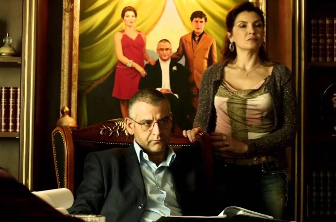 Programmi TV di stasera, lunedì 30 maggio 2022. Su TV8 Gomorra – La Serie riparte dalle origini