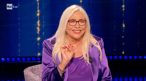 Ascolti TV | Venerdì 27 maggio 2022. Bene Domenica In Show (2,9 mln – 19.1%) che batte L’Isola (2,2 mln – 18.3%). Exploit del Giro all’Arrivo (22.3%)