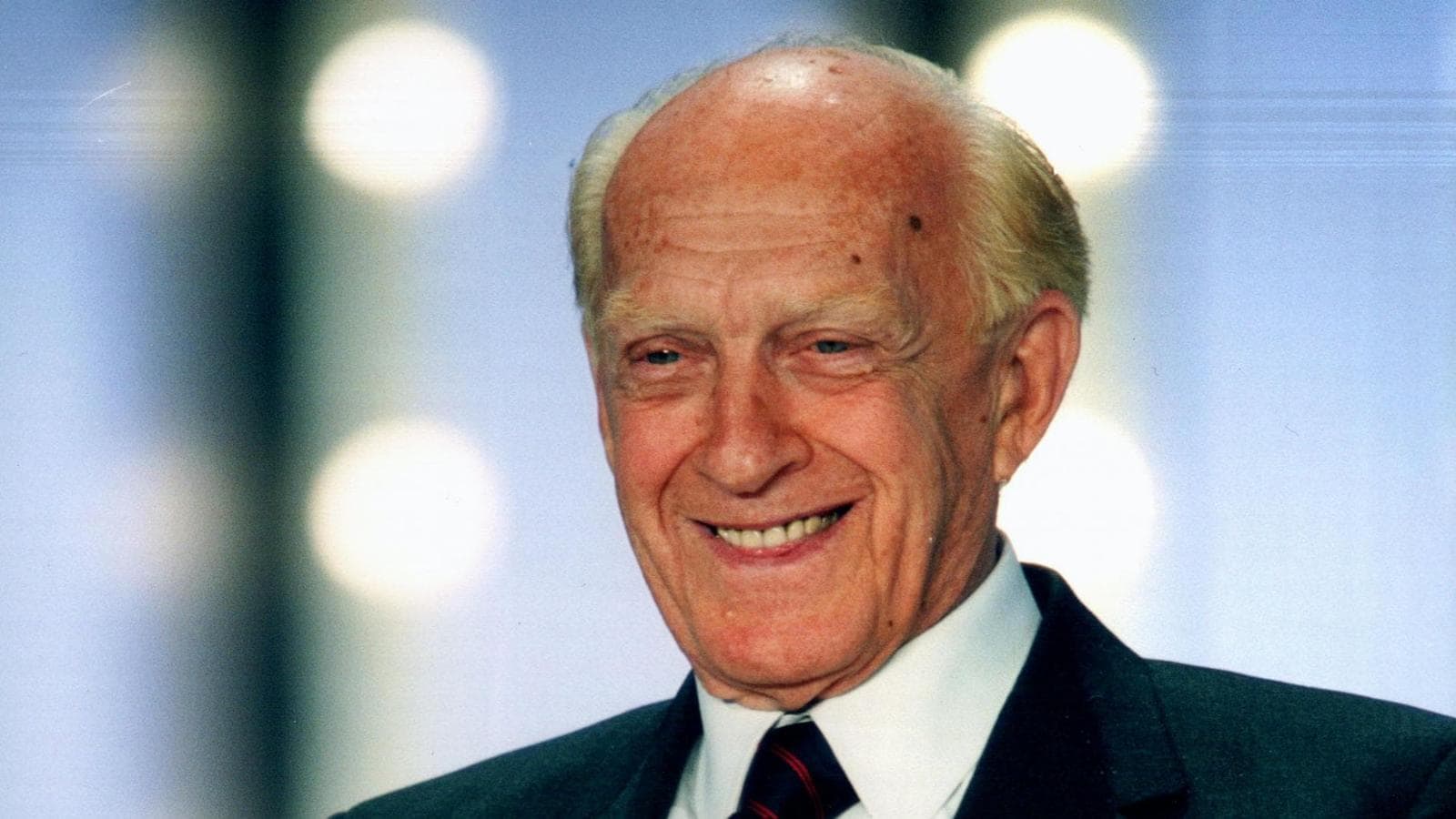 Raimondo Vianello: gli omaggi a 100 anni dalla sua nascita. Rai in prima linea, Mediaset no