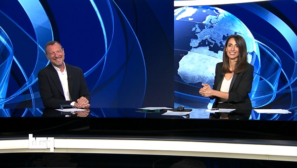 Amadeus ‘battezza’ Giorgia Cardinaletti al Tg1 delle 20 – Video