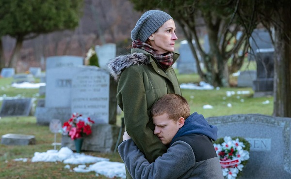 Programmi TV di stasera, lunedì 27 giugno 2022. Rai1 sfida la finale dell’Isola con Julia Roberts in Ben is Back