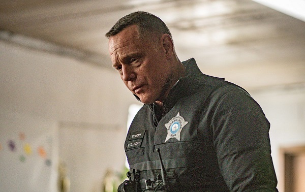 Programmi TV di stasera, lunedì 13 giugno 2022. Su Italia1 prosegue l’ottava stagione di ‘Chicago P.D.’