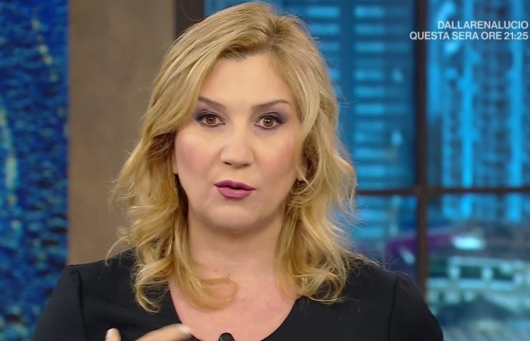 Serena Bortone commossa: «Si chiude una stagione magnifica e faticosa. Con Oggi è un Altro Giorno, abbiamo cercato di illuminare l’Italia del Valore» – Video