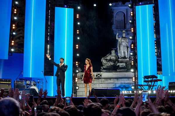 Programmi TV di stasera, giovedì 30 giugno 2022. Su Rai2 debutta il Summer Hits