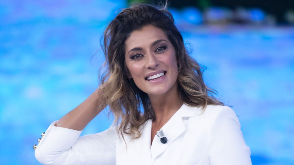 Elisa Isoardi apre il suo Bar Centrale in diretta su Rai 1 il sabato pomeriggio