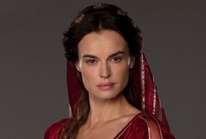 Programmi TV di stasera, lunedì 11 luglio 2022. Su La7 arriva ‘Domina’ con Kasia Smutniak