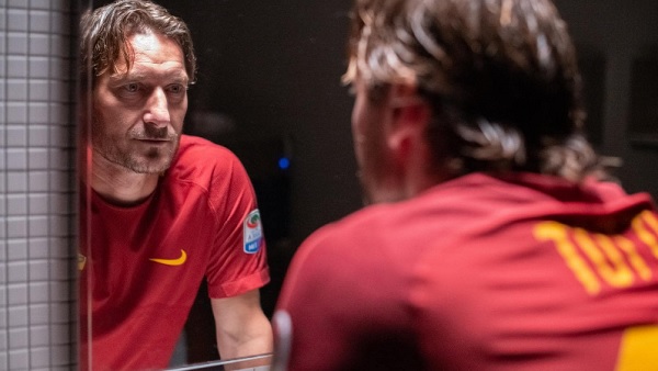 Programmi TV di stasera, domenica 24 luglio 2022. In prima visione su Rai1 il film su Francesco Totti