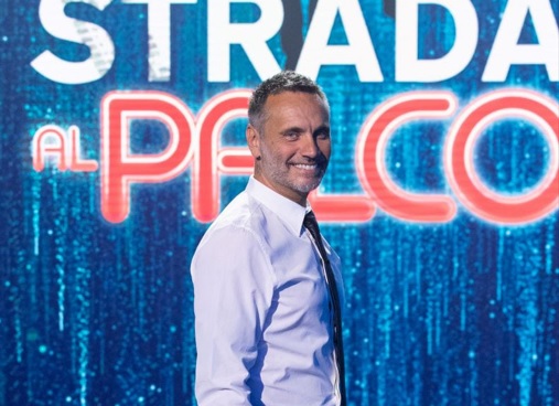 Programmi TV di stasera, martedì 19 luglio 2022. Pastorelli e Frassica alla finale di Dalla Strada al Palco