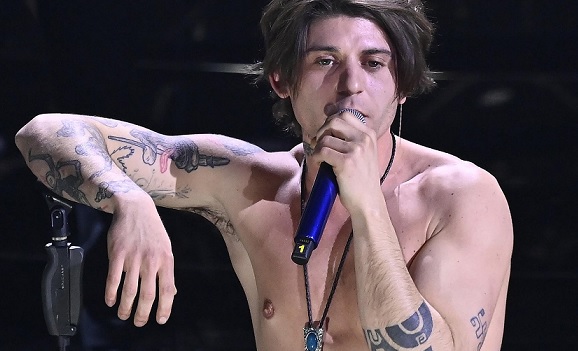 Classifica FIMI primo semestre 2022: Brividi in testa nei singoli, Taxi Driver di Rkomi primo negli album. Ecco come sono andate le canzoni di Sanremo