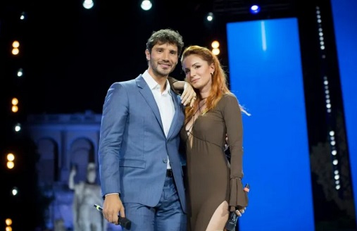 Programmi TV di stasera, giovedì 7 luglio 2022. Secondo appuntamento per ‘Summer Hits’ con Stefano De Martino e Andrea Delogu