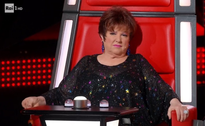 Ascolti TV | Sabato 16 luglio 2022. La replica di The Voice Senior (16.4%) batte quella de Lo Show dei Record (12.4%). Superman & Lois parte dal 6%