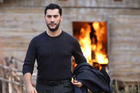 Terra Amara, anticipazioni (18-22 luglio 2022): Yilmaz si fa accoltellare per uscire di galera