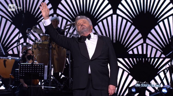 Ascolti TV | Venerdì 5 agosto 2022. Testa a testa al ribasso tra De Sica in replica (10.8%) e Grand Hotel (10.7%), Rai3 all’8.7% con Per un pugno di dollari, ottimo Il Terzo Indizio (8%)