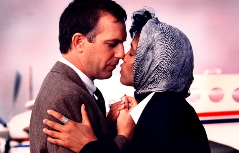 Programmi TV di stasera, sabato 27 agosto 2022. Su Rete 4 il film cult Guardia del Corpo