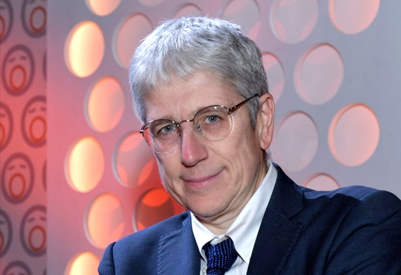 Rete 4 festeggia gli ascolti estivi e torna a regime. Domani riparte Fuori dal Coro con Giorgia Meloni