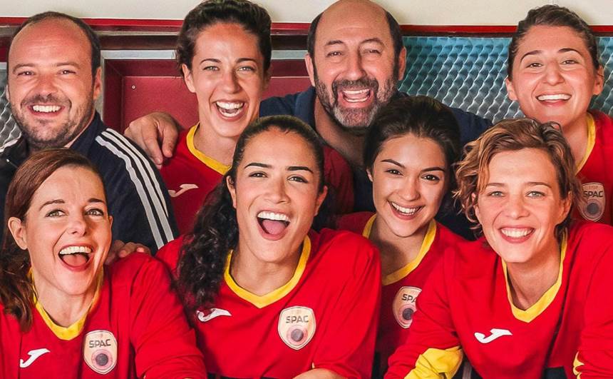 Programmi TV di stasera, mercoledì 3 agosto 2022. Per il ciclo ‘C’est la comédie’, su Rai 3 la prima tv di Regine del Campo