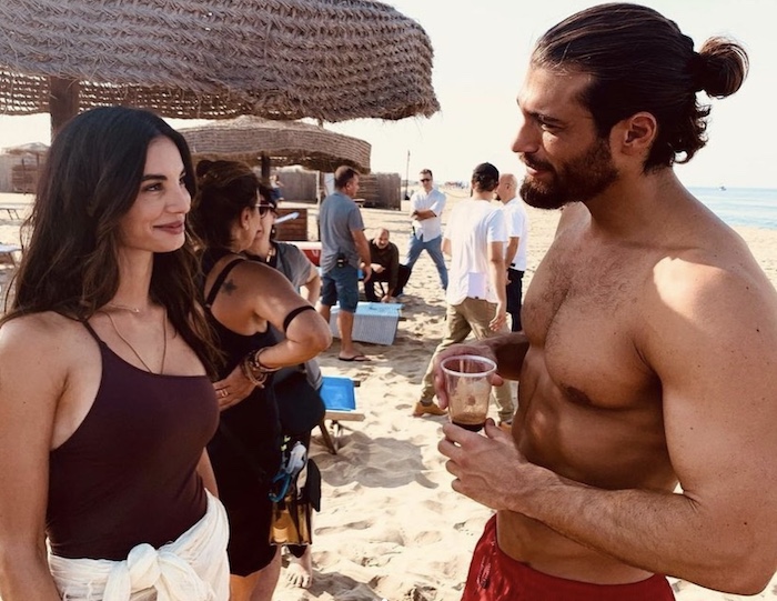 Viola come il Mare, Canale 5 come Rai 1: ecco il promo tra fiction e realtà