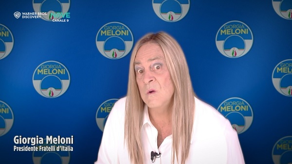 Programmi TV di stasera, venerdì 23 settembre 2022. Agorà e Zona Bianca sfidano Mentana, sul Nove torna Crozza