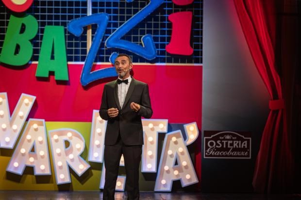 Programmi TV di stasera, giovedì 29 settembre 2022. Su Italia1 il ‘Gran Varietà’ di Giuseppe Giacobazzi