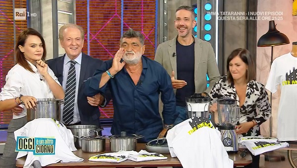 Roberto Da Crema torna con una delirante televendita a Oggi è un Altro Giorno – Video