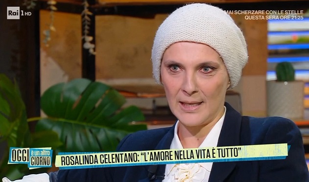 Rosalinda Celentano dalla Bortone: «L’uomo ha questa cosa che si ingrandisce. Non lo controllo, meglio lasciarlo lì» – Video