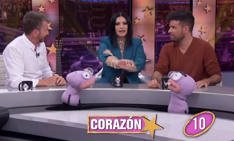 Laura Pausini pesta un merdone sulla tv spagnola: «Non canto Bella Ciao». E’ polemica, politico spagnolo attacca: «Nè con i democratici nè con i nazisti. Uguale»