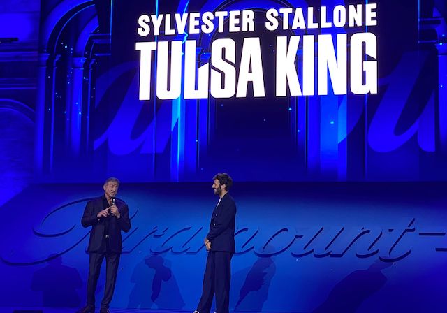 Paramount + debutta in Italia (con Benigni e Verdone). La presentazione in diretta, ospite Sylvester Stallone – Video