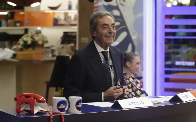 GF Vip, Attilio Romita contro le clip ‘alterate’ dagli autori: «Li facevamo noi ‘sti giochetti, anche al telegiornale» – Video