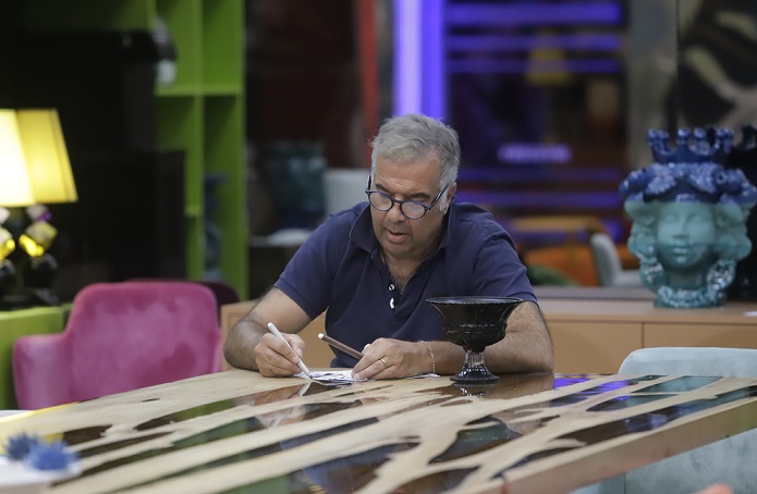 GF Vip, tutti contro il ‘burattino’ Charlie – Video