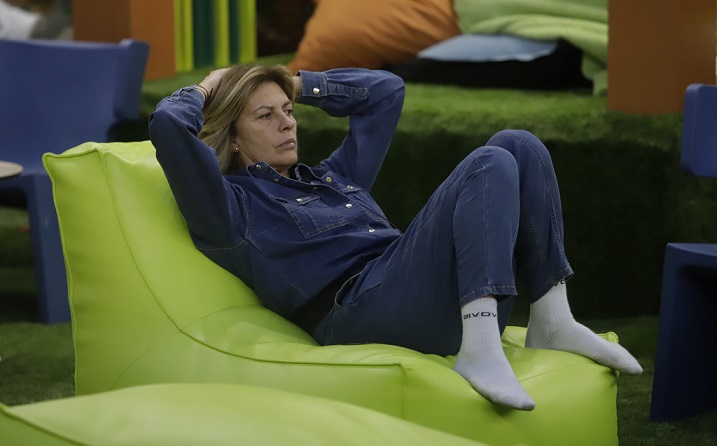 GF Vip, Cristina Quaranta ‘simula’ una discussione con Nikita ed esagera: «Sei una cretina, deficiente, mongol*ide, stronza» – Video