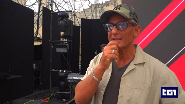 Aspettando Viva Rai 2… Fiorello ‘bazzica’ sui siti porn0 – Video