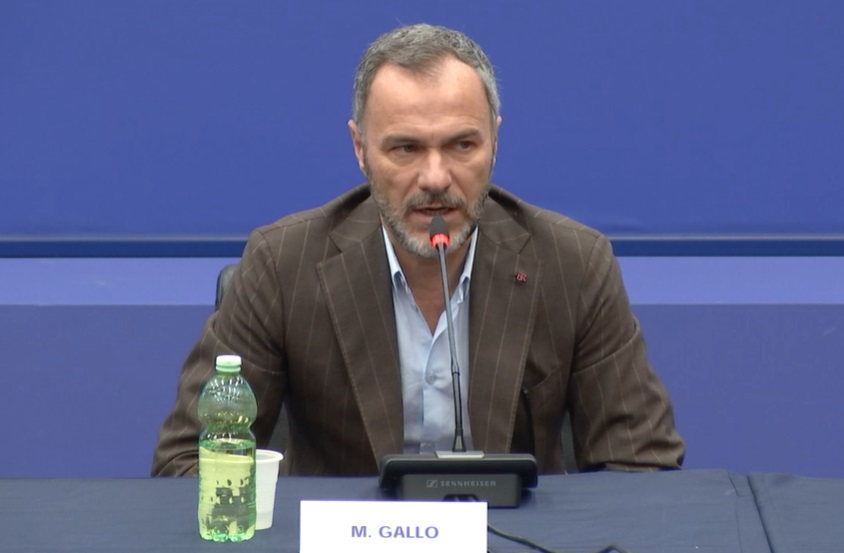 L’Avvocato d’Insuccesso Vincenzo Malinconico consacra Massimiliano Gallo: «Sarei impazzito se lo avesse interpretato un altro. Il 20 ottobre non dormiremo per sapere com’è andata»