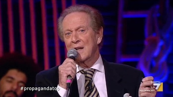 Memo Remigi passa alle vie legali: «Non è facile superare lo stato in cui la Rai mi ha ridotto. Tutelerò la mia dignità»