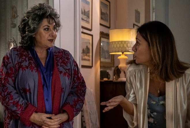 Mina Settembre torna con zia al seguito, il cuore in subbuglio e un nuovo mistero da scoprire