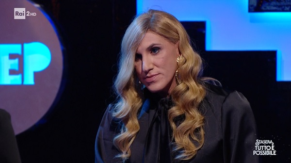 Vincenzo De Lucia fa un’altra volta centro: esilarante imitazione di Francesca Fagnani – Video