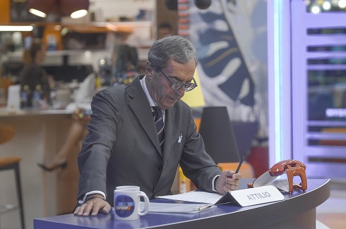 GF Vip, Attilio Romita contro Luca Salatino: «Se alzi la voce e cerchi di aggredirmi, ti faccio arrestare in diretta» – Video