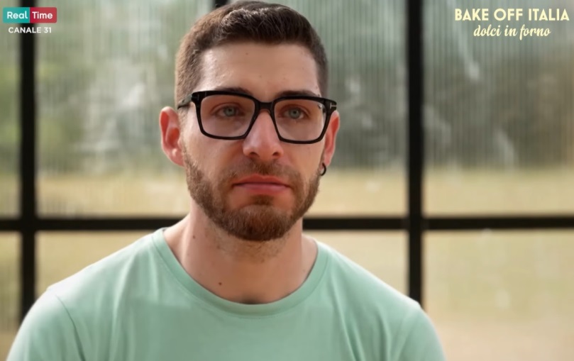 Riccardo minaccia di ritirarsi da Bake Off… e viene eliminato