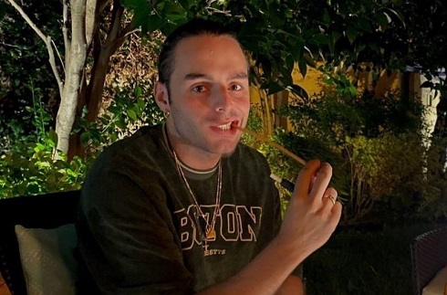 Classifica FIMI: Ernia primeggia negli album e ‘domina’ la Top20 dei singoli. Ferro cala al quarto posto, Guccini debutta secondo, Mina che canta i Beatles è nona