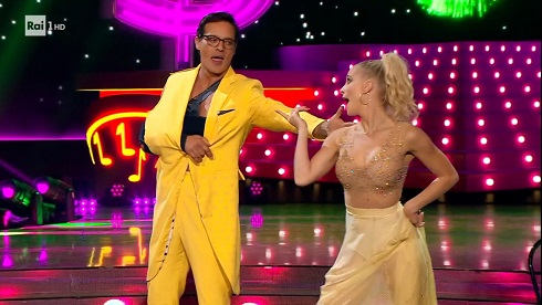 Ballando con le Stelle 2022, tendine rotto per Gabriel Garko: «Mercoledì prossimo mi operano»